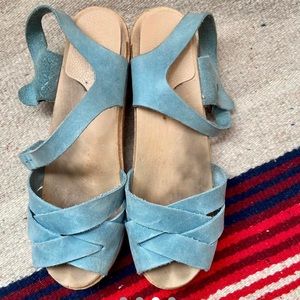 Sandgren wooden clogs in size 39 in baby blue suede